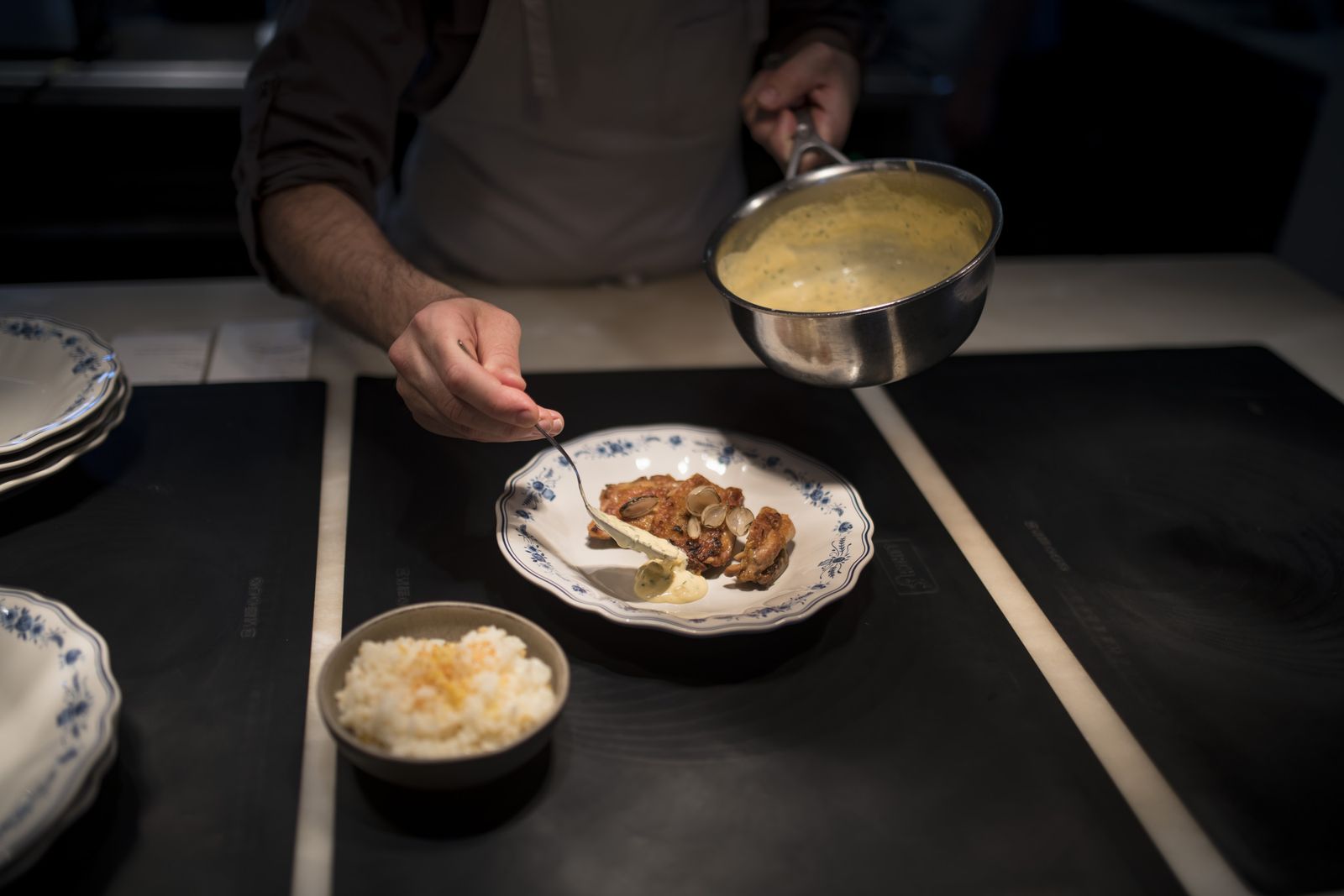 Frango fricassé — empratamento