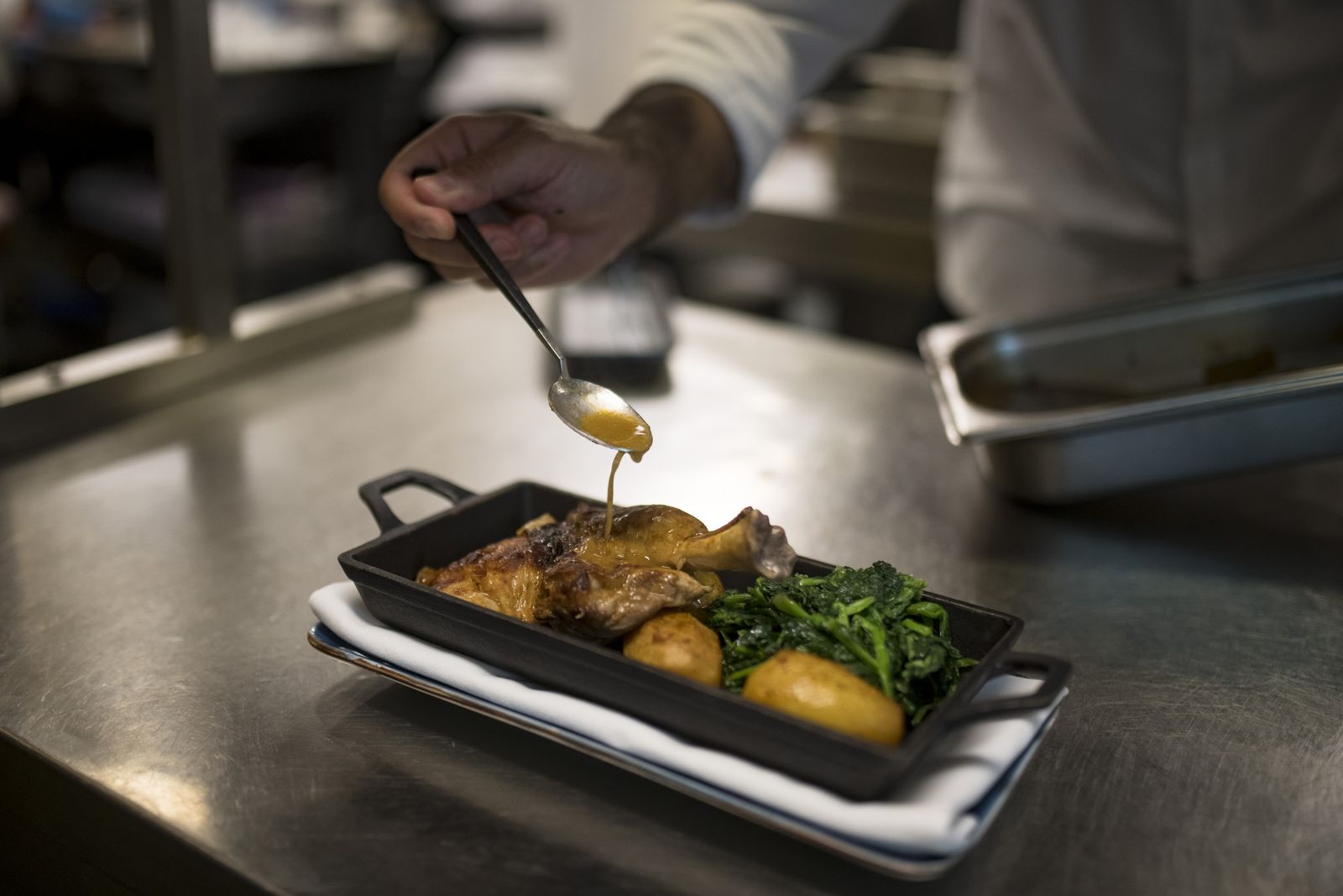 Cabrito Assado à Portuguesa — empratamento